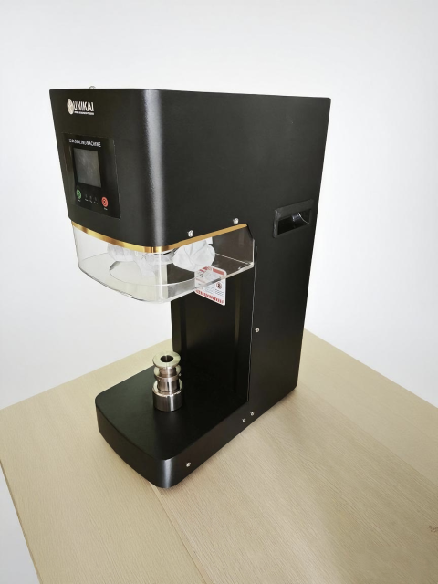 Non-rotary can sealing machine