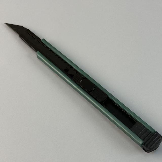 Green Plastic 9mm Retractable Box Cutter Black SK5 Carbon Steel Snap Blade Utility Art Craft Knife OEM Customizable LIANGJIN,MY SHOP,