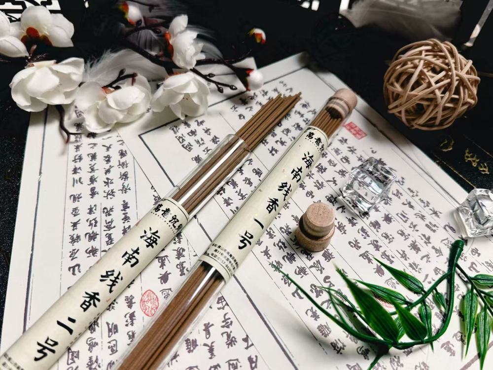 Wanyi Chenxiang - Rare Insect-Hole Qi-Nan Agarwood Incense Sticks (10g) | Floral, Cool, Sweet Aroma, All-Natural