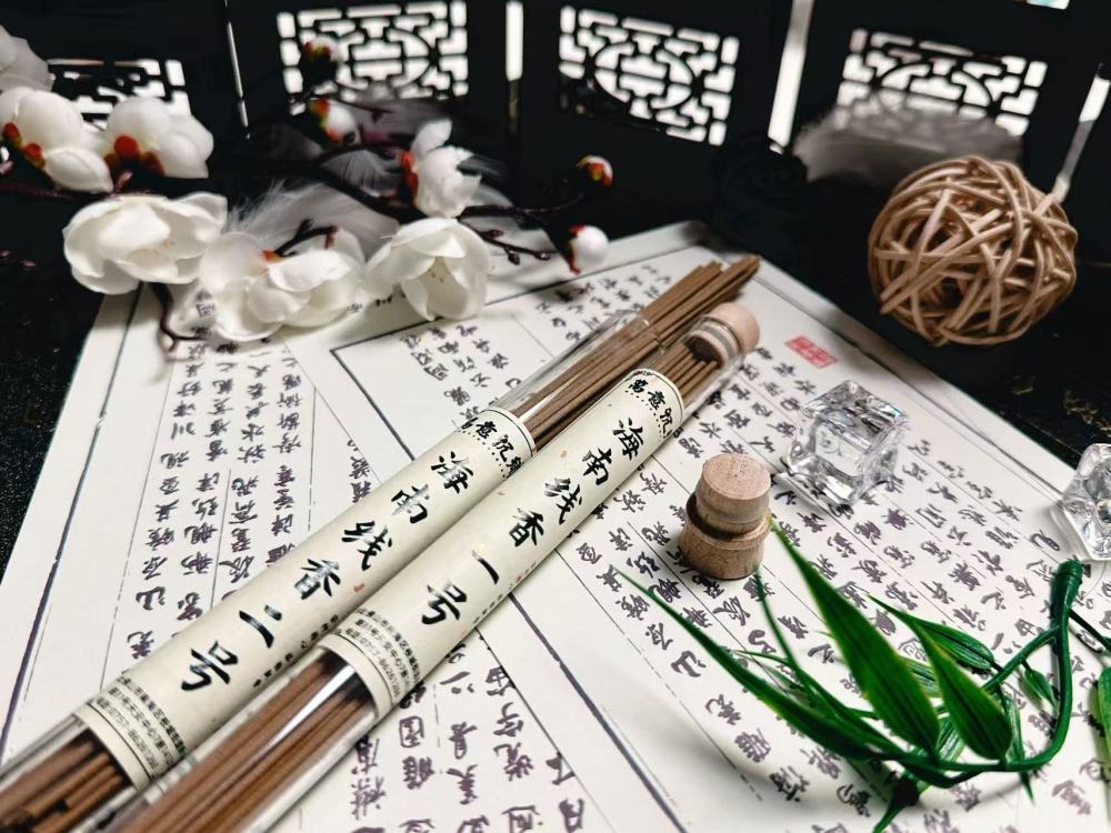 Wanyi Chenxiang - Rare Insect-Hole Qi-Nan Agarwood Incense Sticks (10g) | Floral, Cool, Sweet Aroma, All-Natural