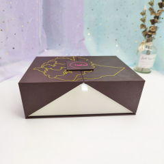 Custom-made double-opening gift boxes with creative designs for Valentine's Day and Chinese Valentine's Day gifts. Manufacturer and wholesaler.