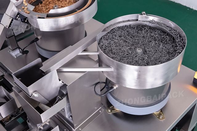 Máquina envasadora de herrajes para muebles