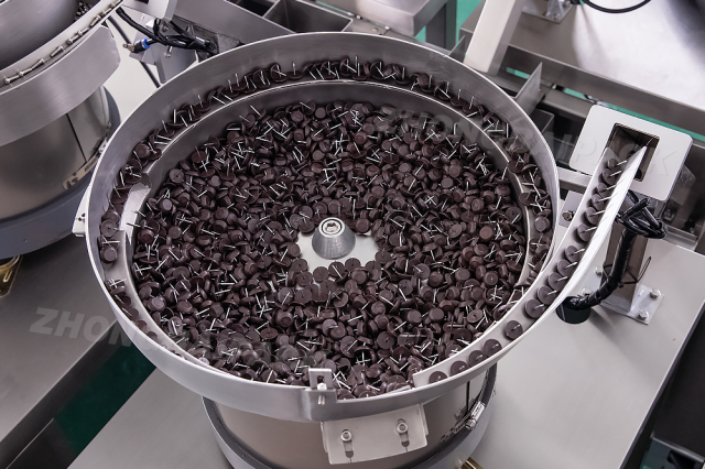 Máquina clasificadora y empacadora de herrajes