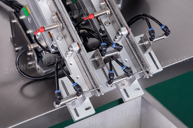 Máquina empacadora de tornillos en cajas