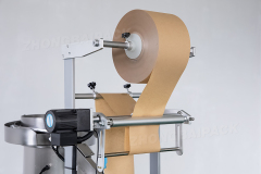 Maszyna pakująca wkręty w papierowe woreczki