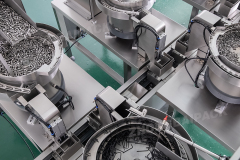 Máquina embolsadora de kits componentes de ferretería