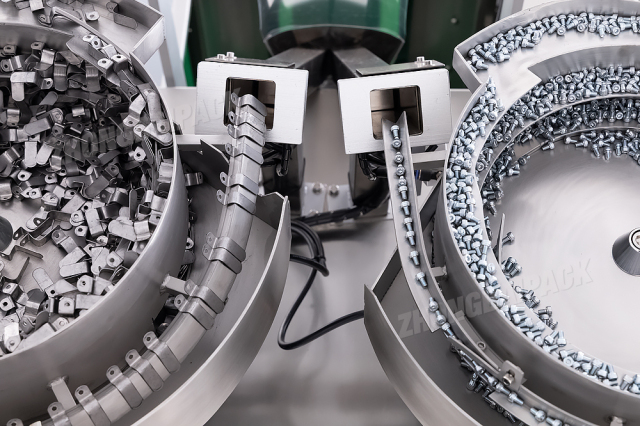 Máquina empacadora de pernos y escuadras