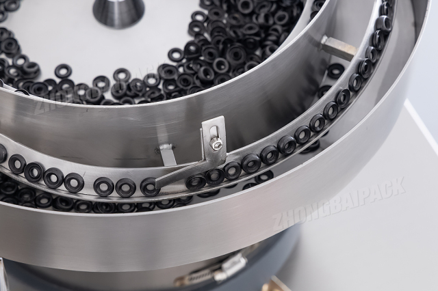 Máquina empacadora de juegos de tornillos