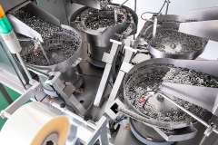 Máquina Contadora y Envasadora con Alimentadores de Cuatro Tazones