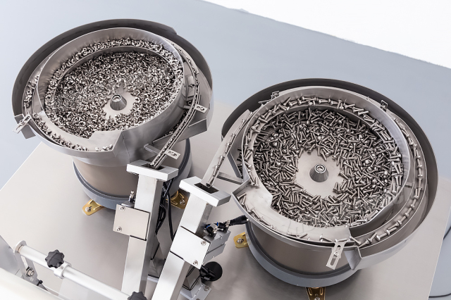 screw and wing nut packing machine