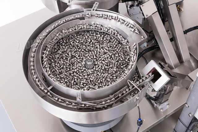 Máquina Contadora y Envasadora con Alimentadores de Cuatro Tazones