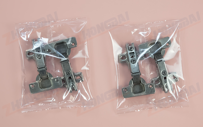 Máquina flowpack para herrajes de armario