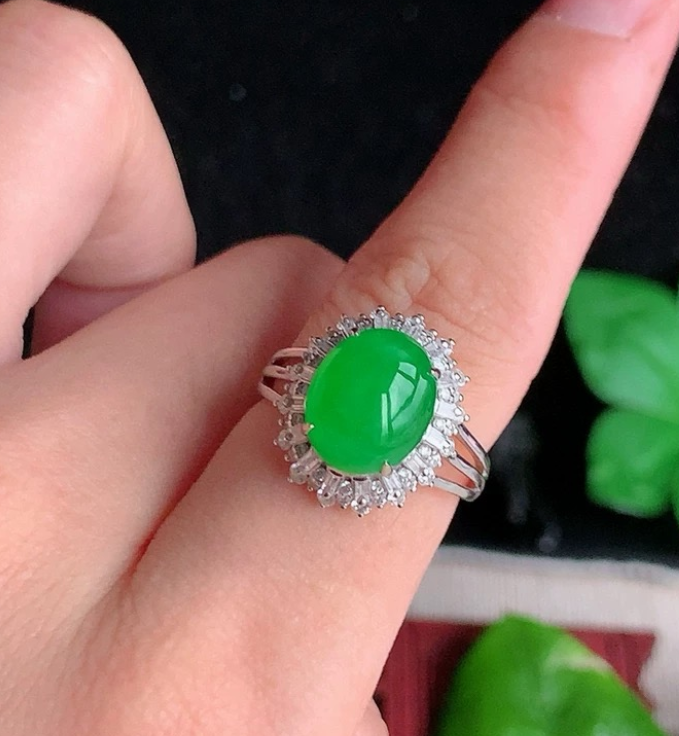 18K gold with diamond inlay · old pit ice seed Yang green egg face ring