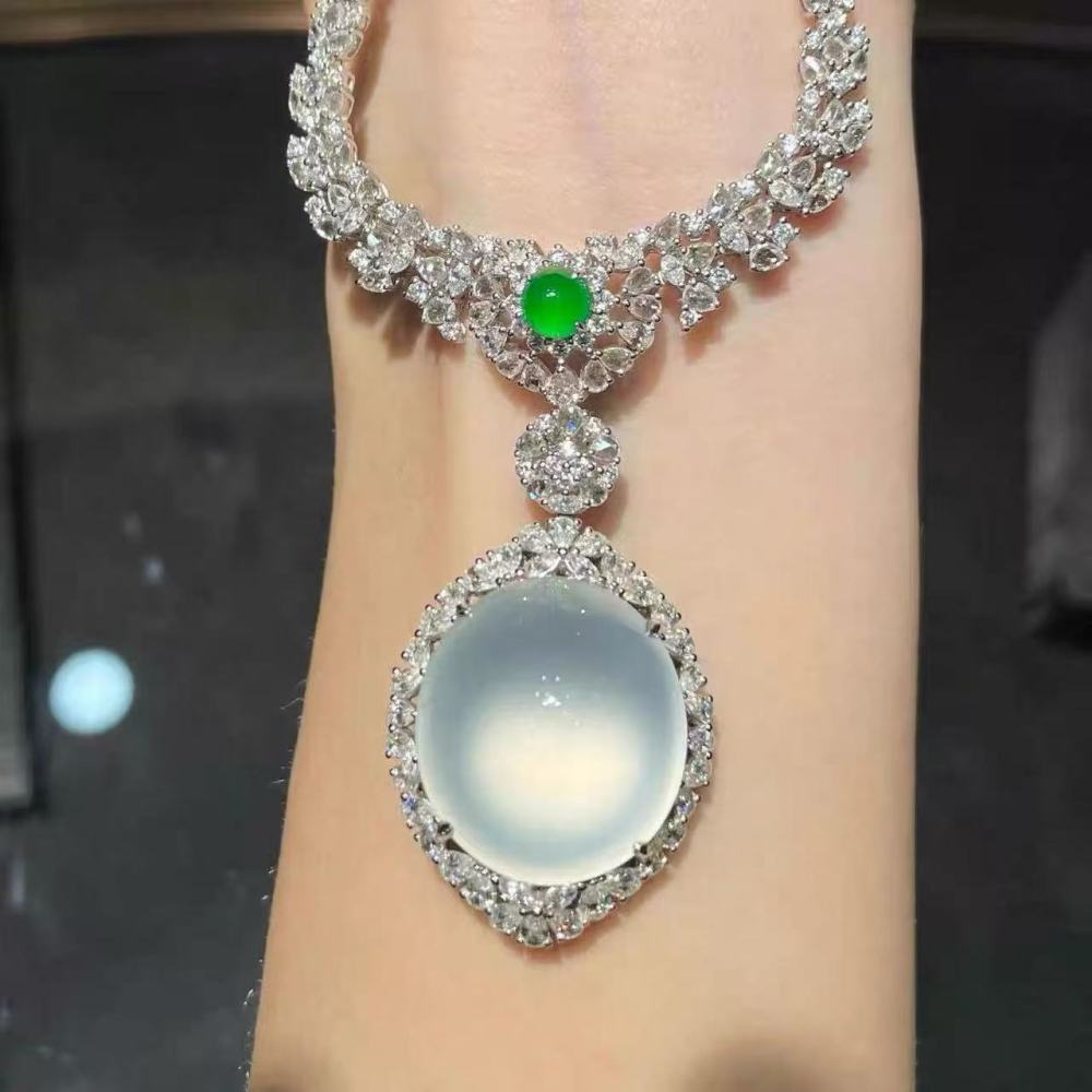 Jade pigeon egg pendant · high ice glass 18K gold inlay fluorescent model