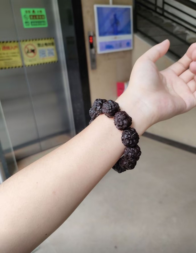 Dominant Pixiu Bracelet with Large Beads for Abundant Wealth