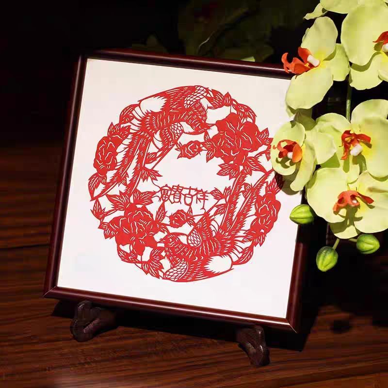 Handmade Paper-Cutting with Solid Wood: Intangible Cultural Heritage Customization