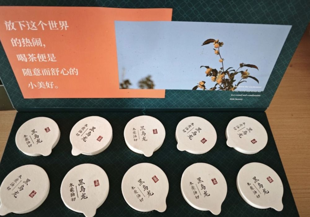 Small Paper Can of Dark Oolong Tea