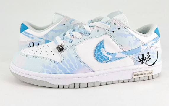 Nike shoes NIKE DUNK SB  Size, 36-45  You can click on the link of the picture below to view more detailed pictures.