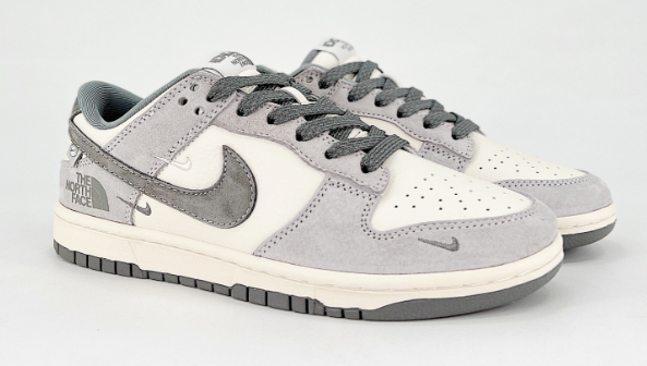 Nike shoes NIKE DUNK SB  Size, 36-45  You can click on the link of the picture below to view more detailed pictures.