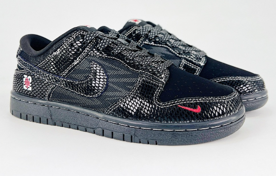 Nike shoes NIKE DUNK SB  Size, 36-45  You can click on the link of the picture below to view more detailed pictures.