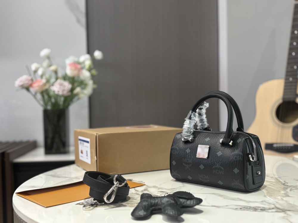 MCN Boston Pillow Bag