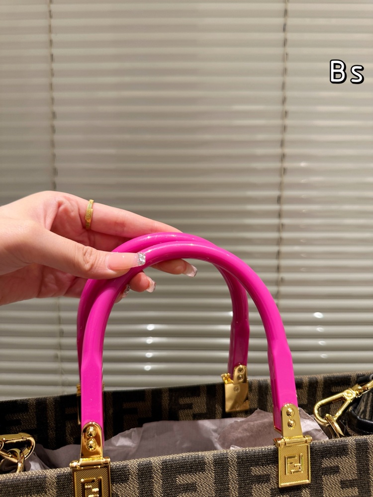 Versace collaborates with Fendi Tote bag