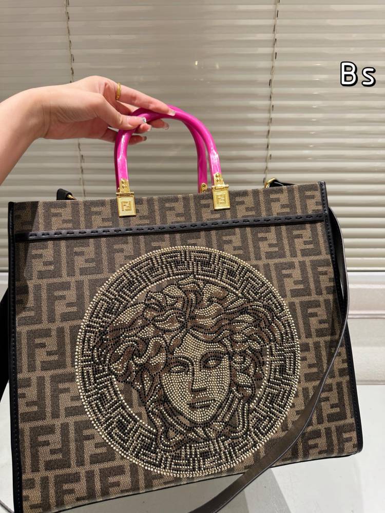 Versace collaborates with Fendi Tote bag