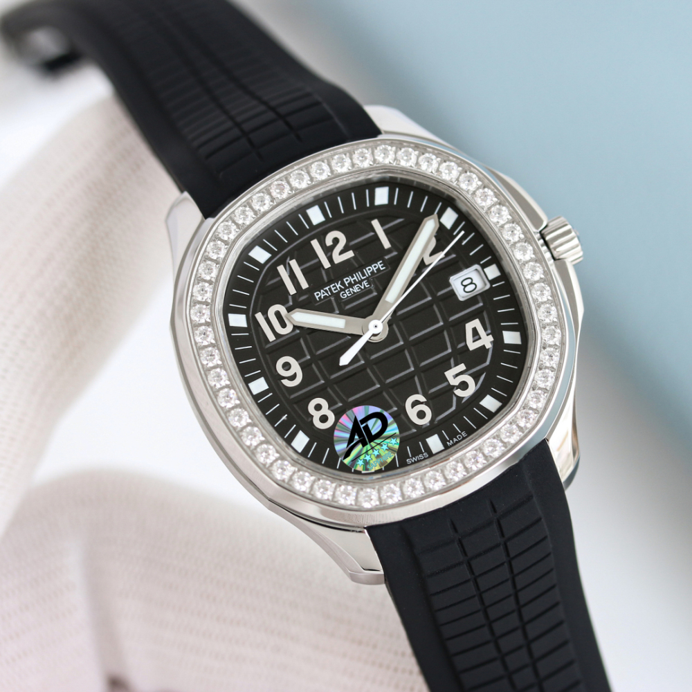 Patek Philippe Aquanaut Luce Wristwatch，Classic dark black