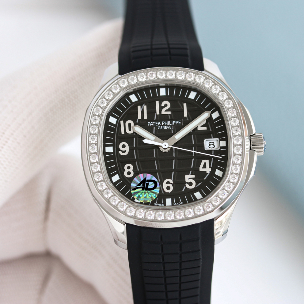 Patek Philippe Aquanaut Luce Wristwatch，Classic dark black