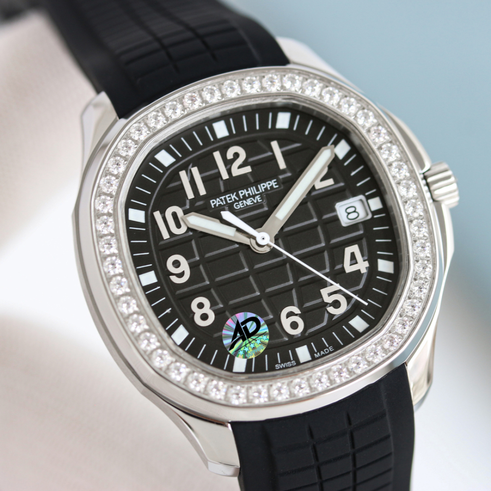Patek Philippe Aquanaut Luce Wristwatch，Classic dark black