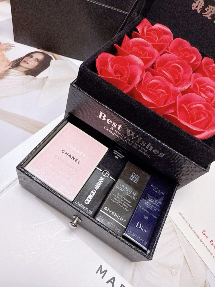 Valentine's Day Gift Box - Love's Name Sample 9 Flower Gift Box