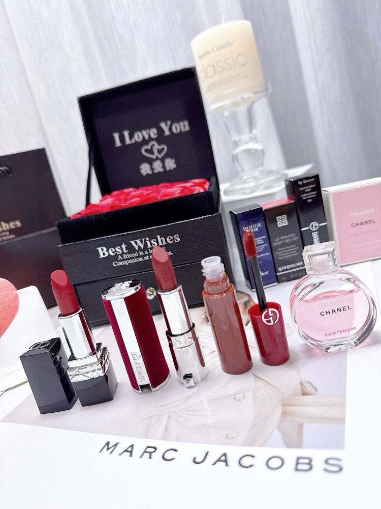 Valentine's Day Gift Box - Love's Name Sample 9 Flower Gift Box