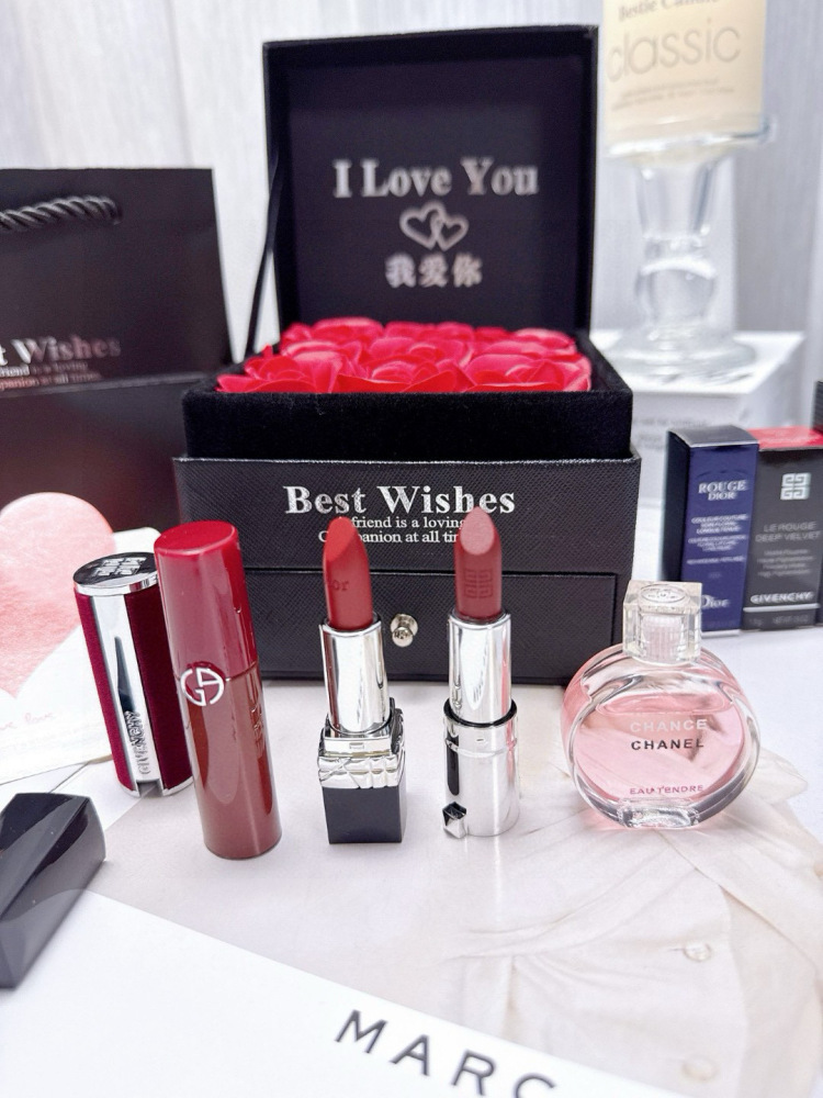 Valentine's Day Gift Box - Love's Name Sample 9 Flower Gift Box
