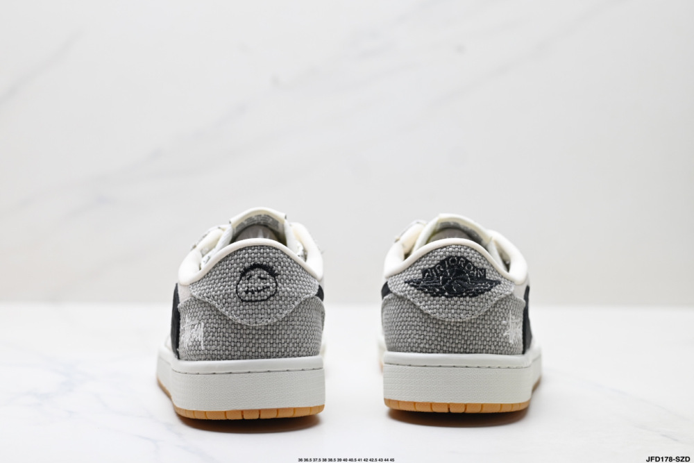 Nike Air Jordan 1 x Travis Scott