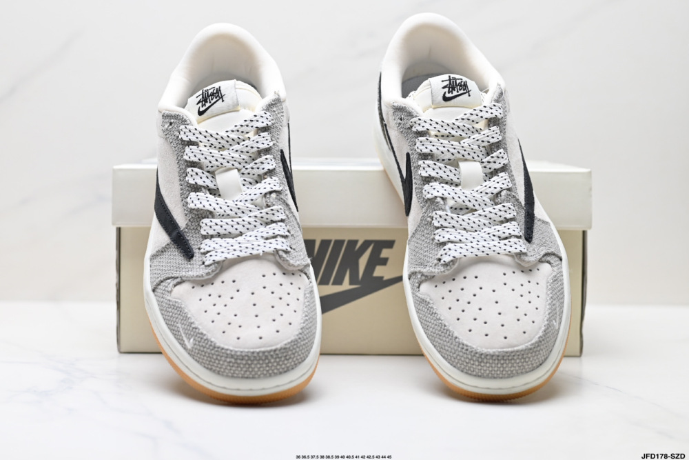 Nike Air Jordan 1 x Travis Scott