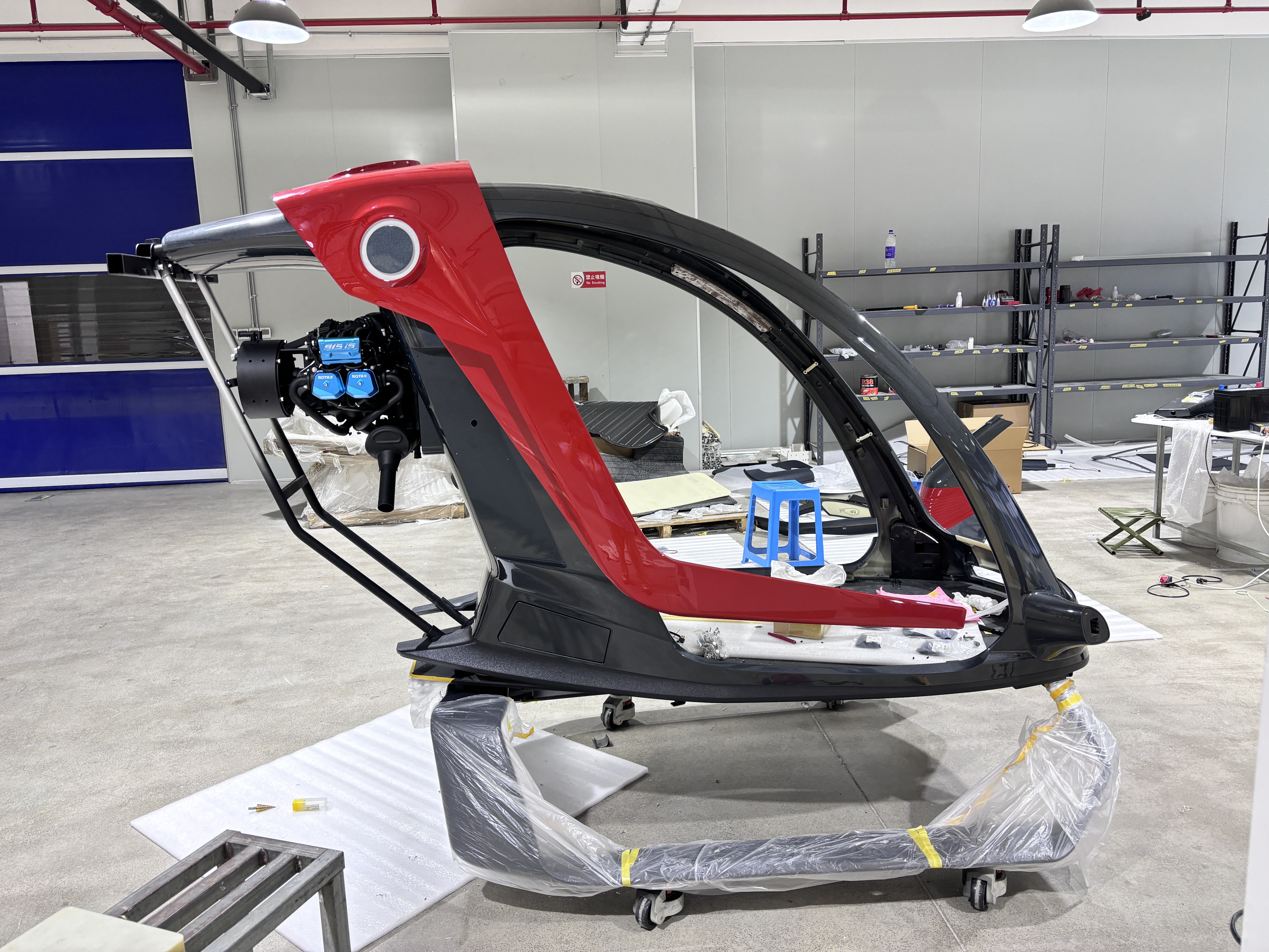 Prototypmodell eines bemannten Flugzeugs