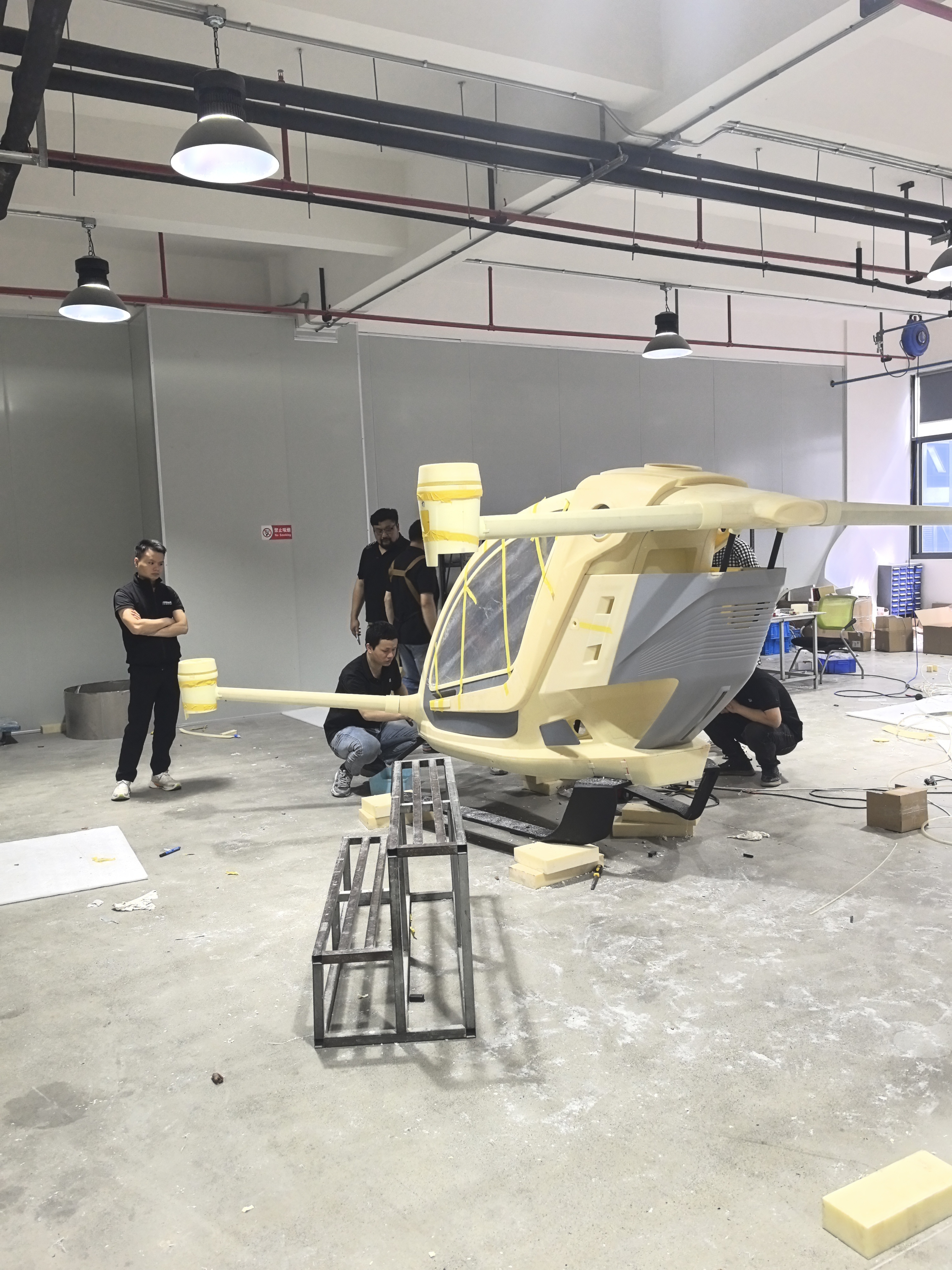 Prototypmodell eines bemannten Flugzeugs