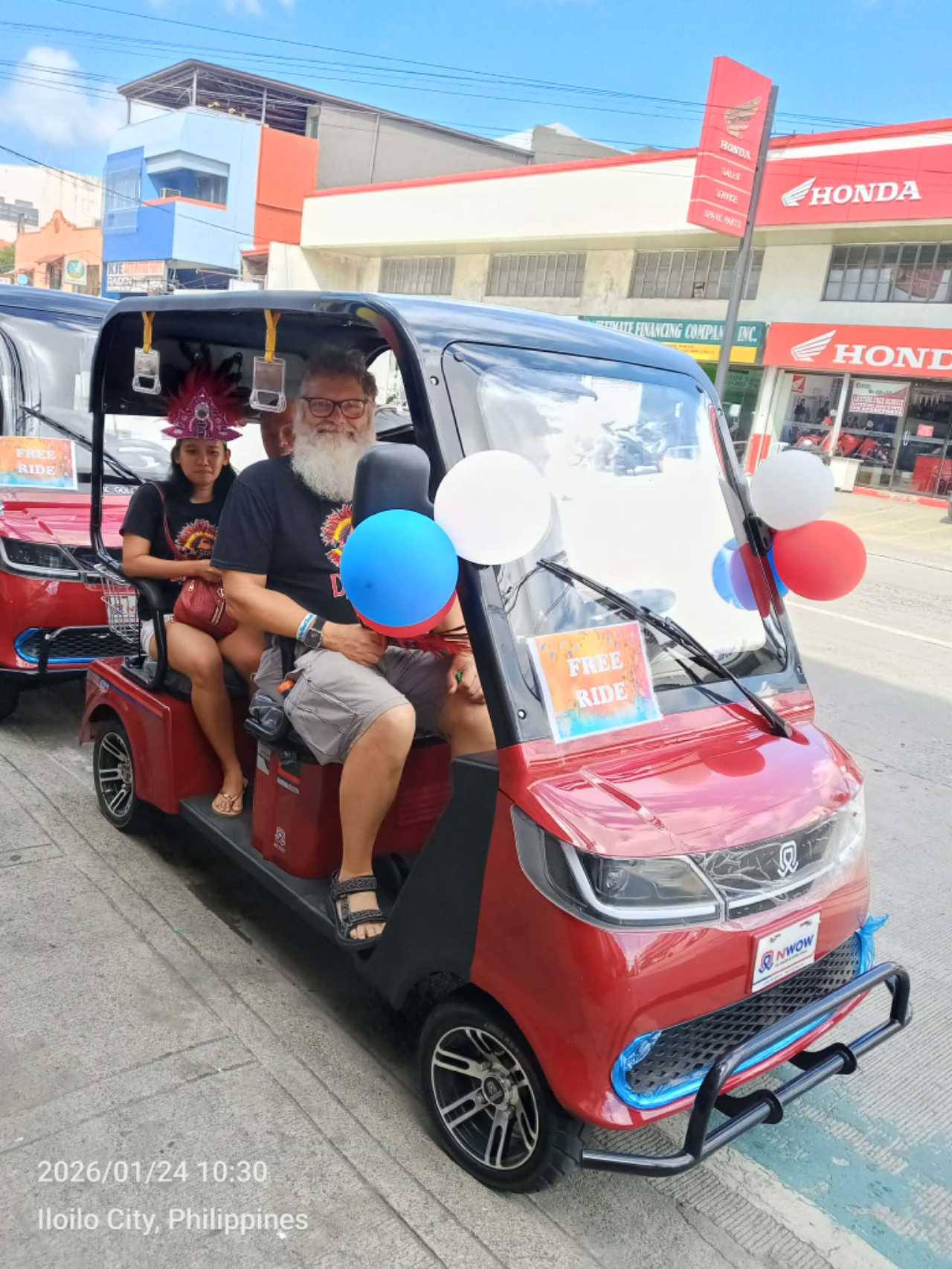 Saat ini, banyak pemilik mobil lebih memilih untuk terus mengendarai kendaraan bermesin pembakaran internal mereka yang sudah berumur daripada beralih ke mobil listrik bekas. Menurut Anda, apakah sikap ini masuk akal? Jika Anda hendak membeli mobil listri