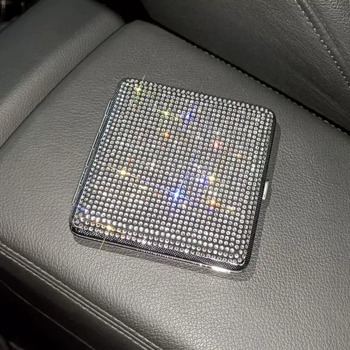Wholesale Cigarette Case Decorated with Rhinestones