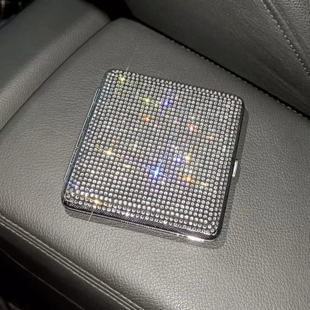 Wholesale Cigarette Case Decorated with Rhinestones