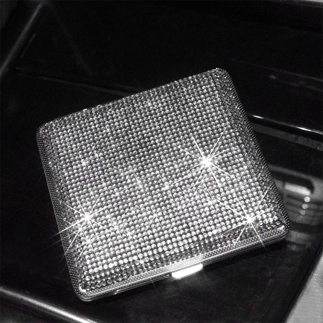 Wholesale Cigarette Case Decorated with Rhinestones
