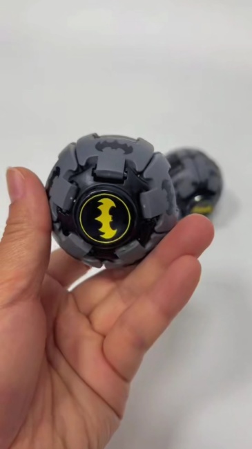 Crazy Hot Selling Factory Directly Batman Design Fidget Spinner Ball with LED Light