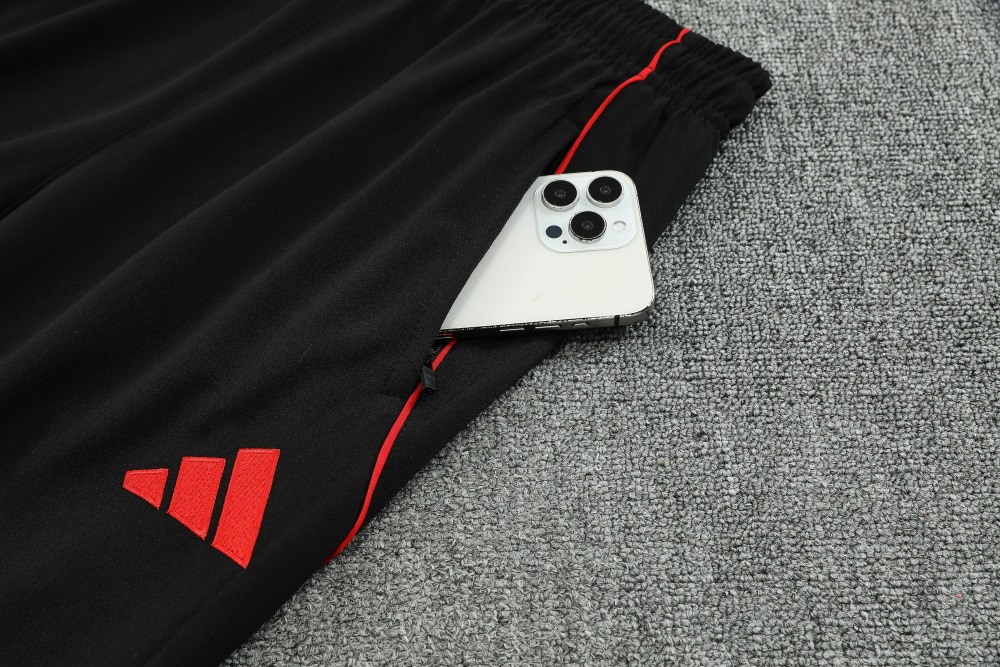 Kids Manchester United Training Kit (Sweatshirt+Pants) White 2025/26