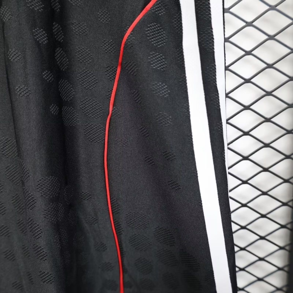 Liverpool Authentic Football Jersey Away Shorts 2025/26