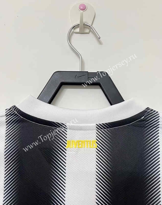 Retro Version 11-12 Juventus Home Black&White Thailand Soccer Jersey AAA-811