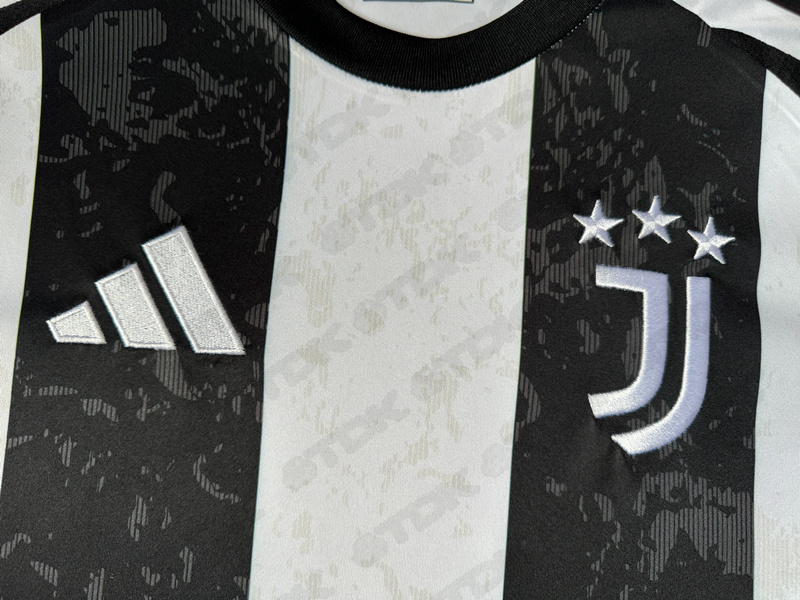 2024-2025 Juventus Home Black&White Thailand Soccer Jersey AAA-4952