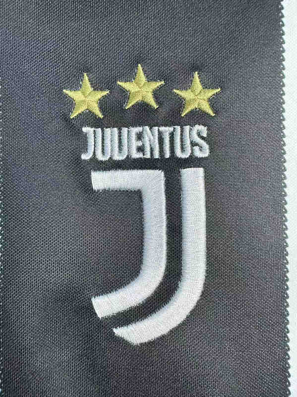 Retro Version 18-19   Juventus Home  Black&White Thailand Soccer Jersey AAA-811