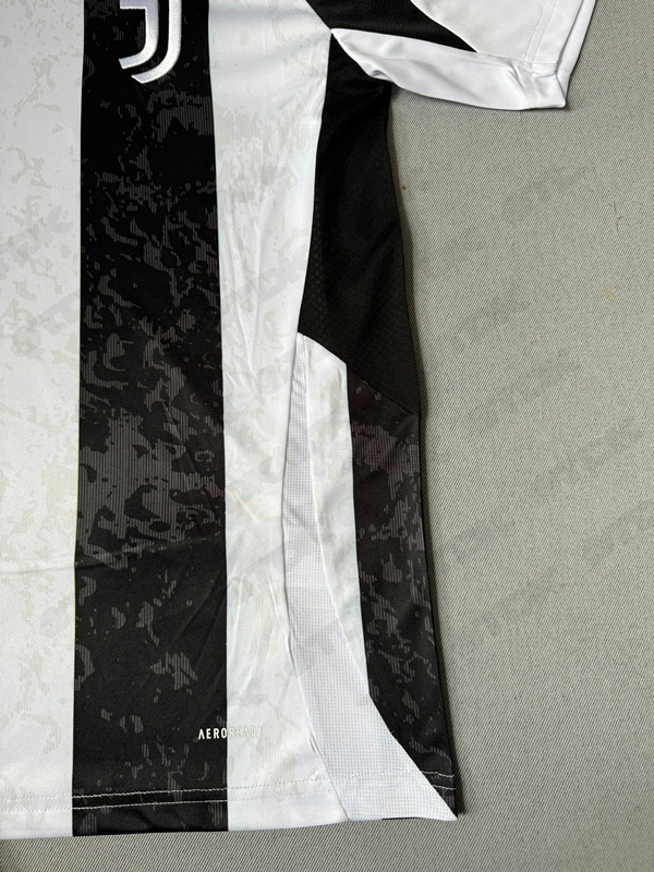 2024-2025 Juventus Home Black&White Thailand Soccer Jersey AAA-4952