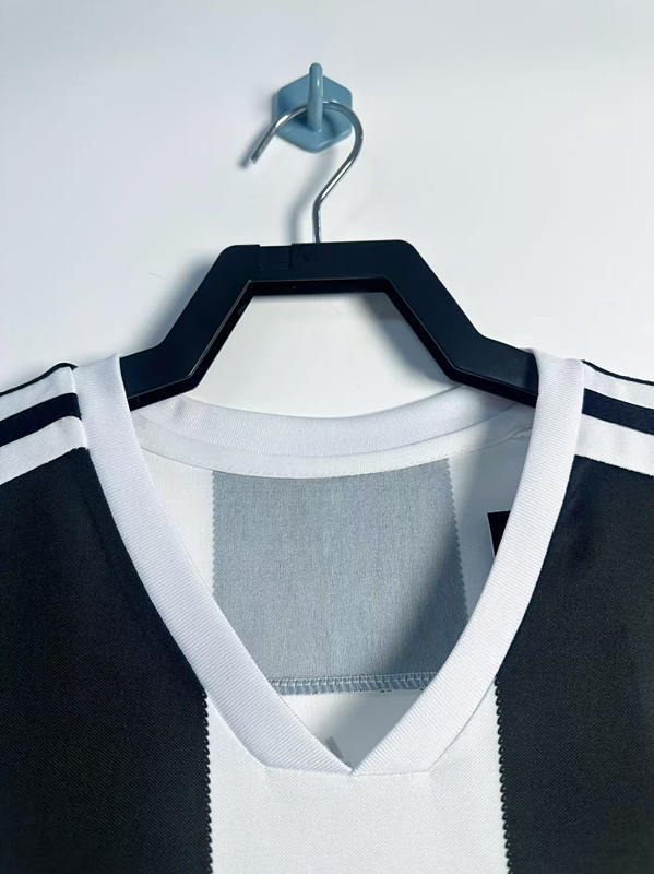 Retro Version 18-19   Juventus Home  Black&White Thailand Soccer Jersey AAA-811