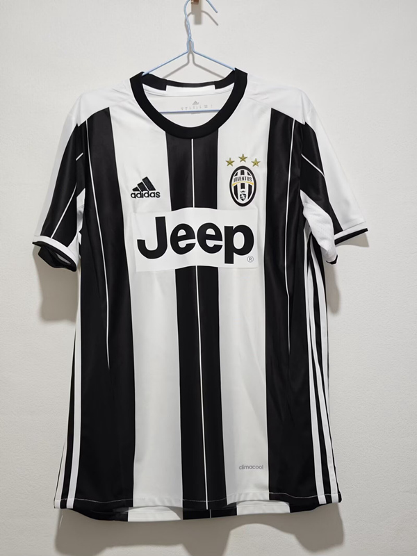 Retro Version 16-17 Juventus Home Black&White Thailand Soccer Jersey AAA-2483